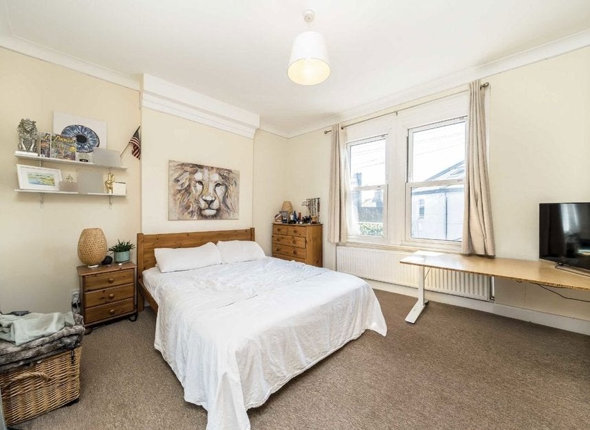 House Amies Street in Greater London
