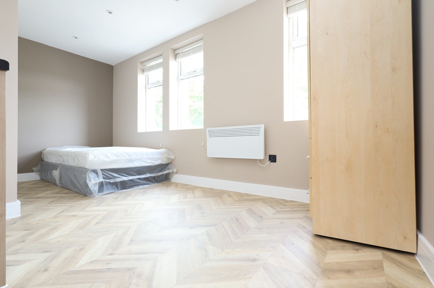 Room Colenso Road in Greater London
