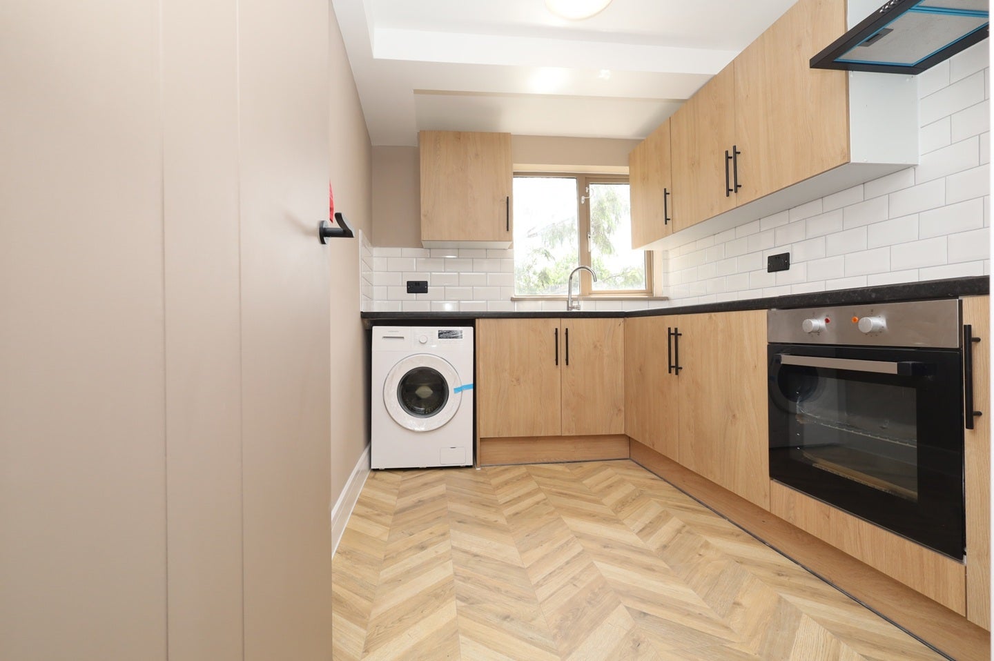 Room Colenso Road in Greater London