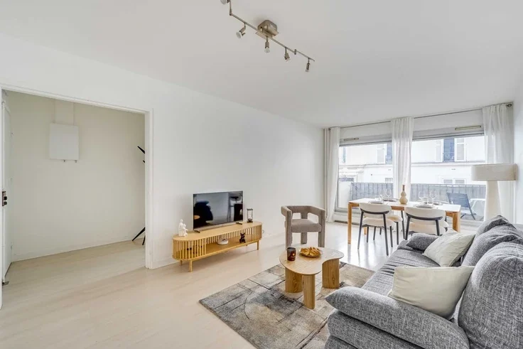 Flat Rue Jouvenet in Paris