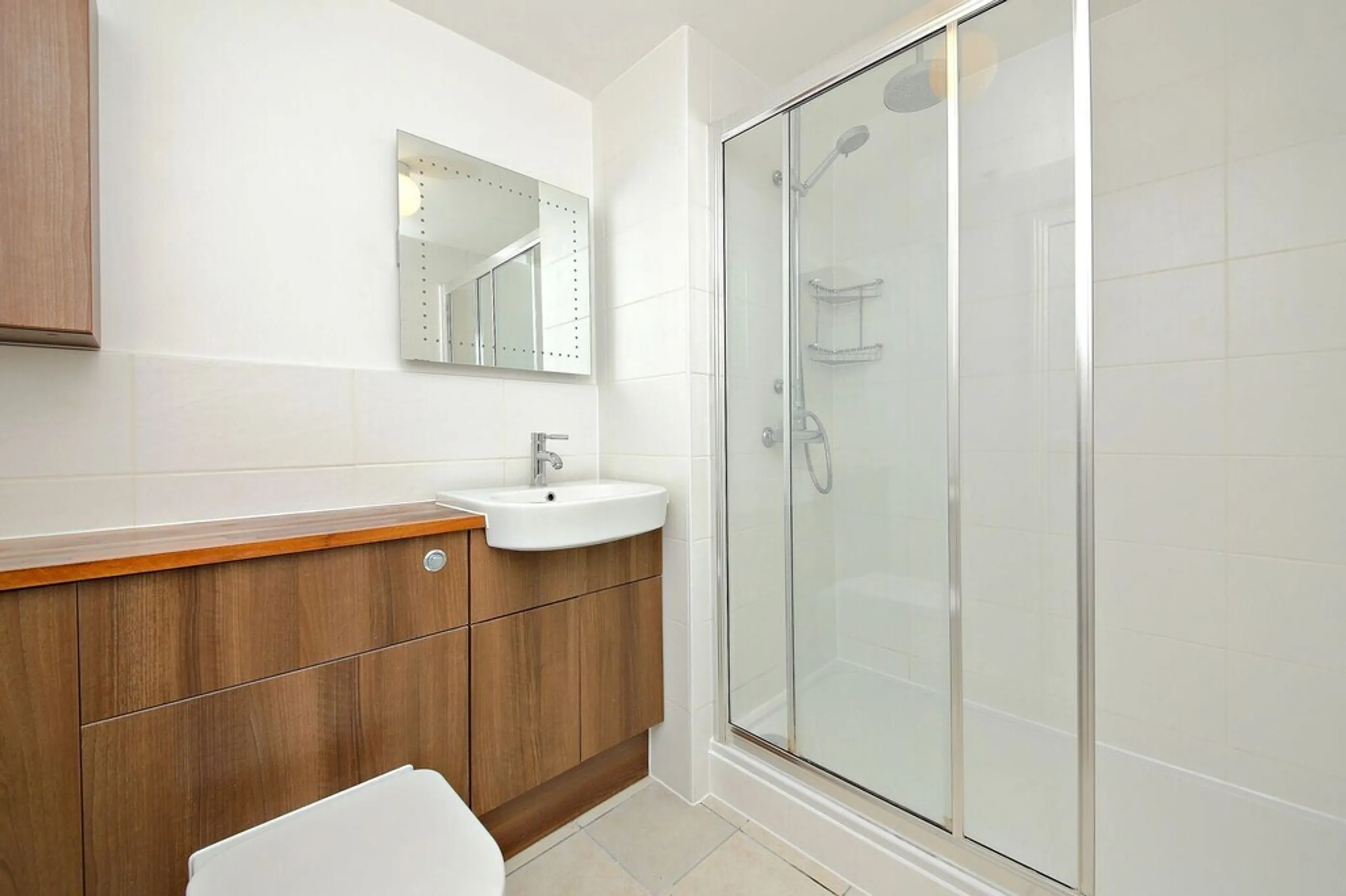 Flat Lancaster Road in Greater London