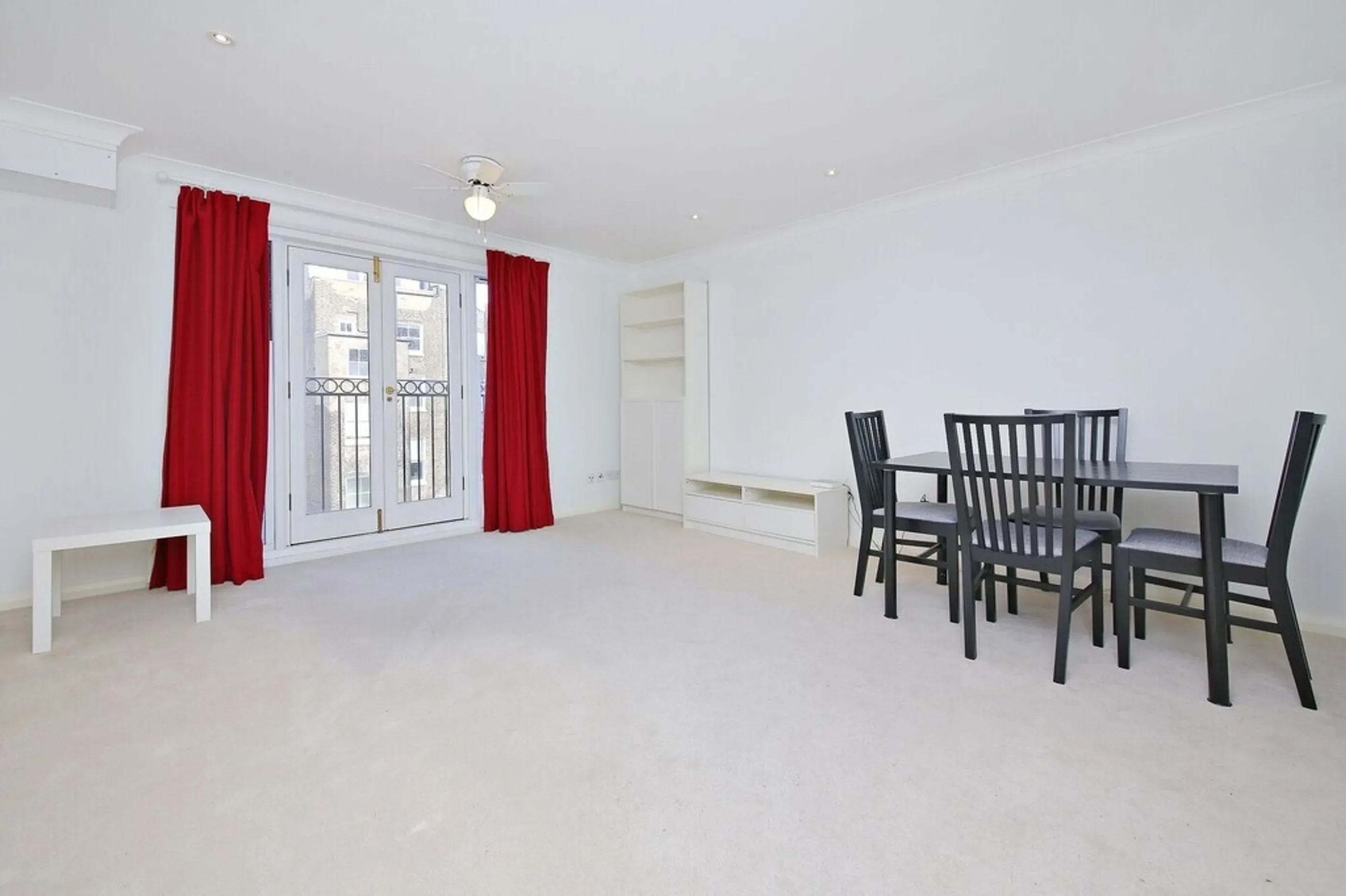 Flat Lancaster Road in Greater London