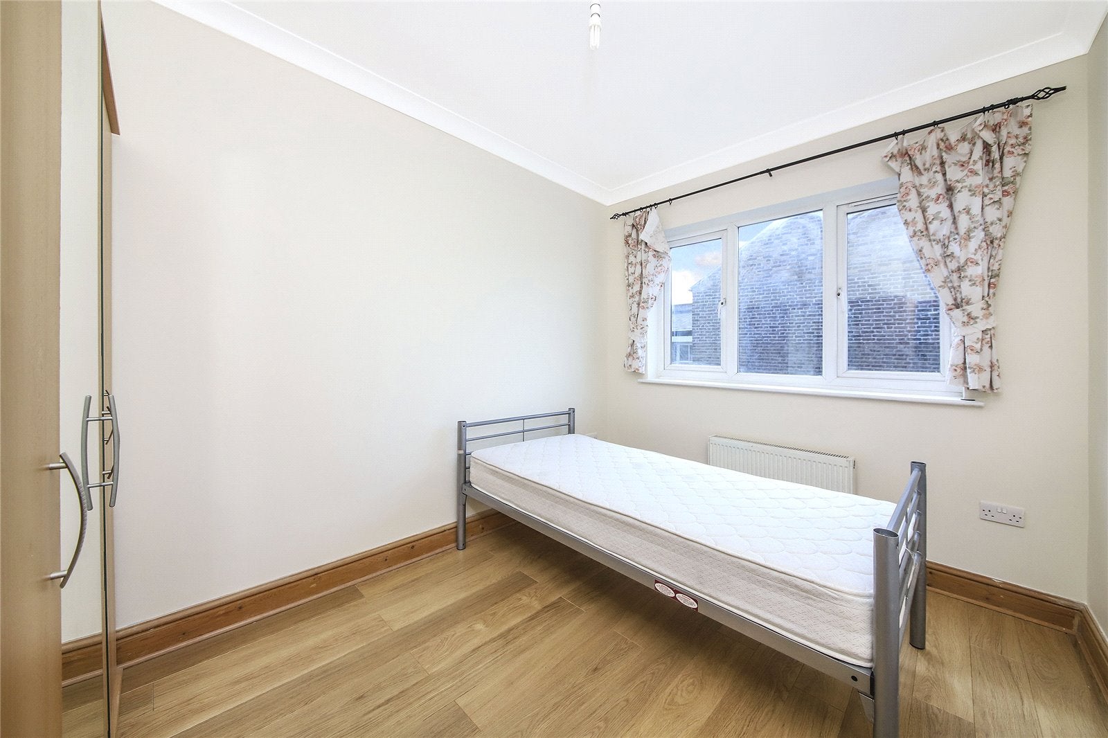 Flat Halstow Road in Greater London