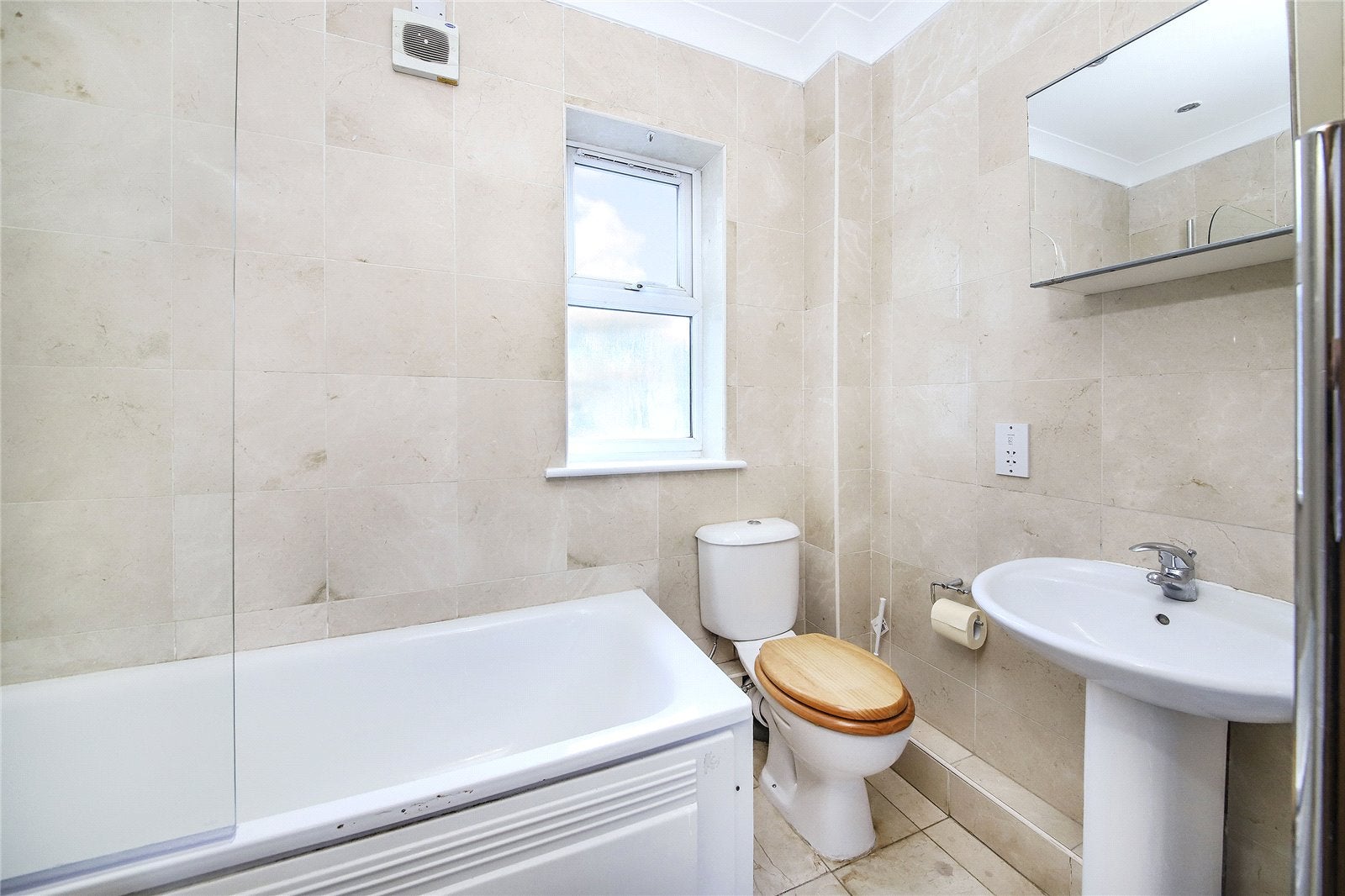 Flat Halstow Road in Greater London