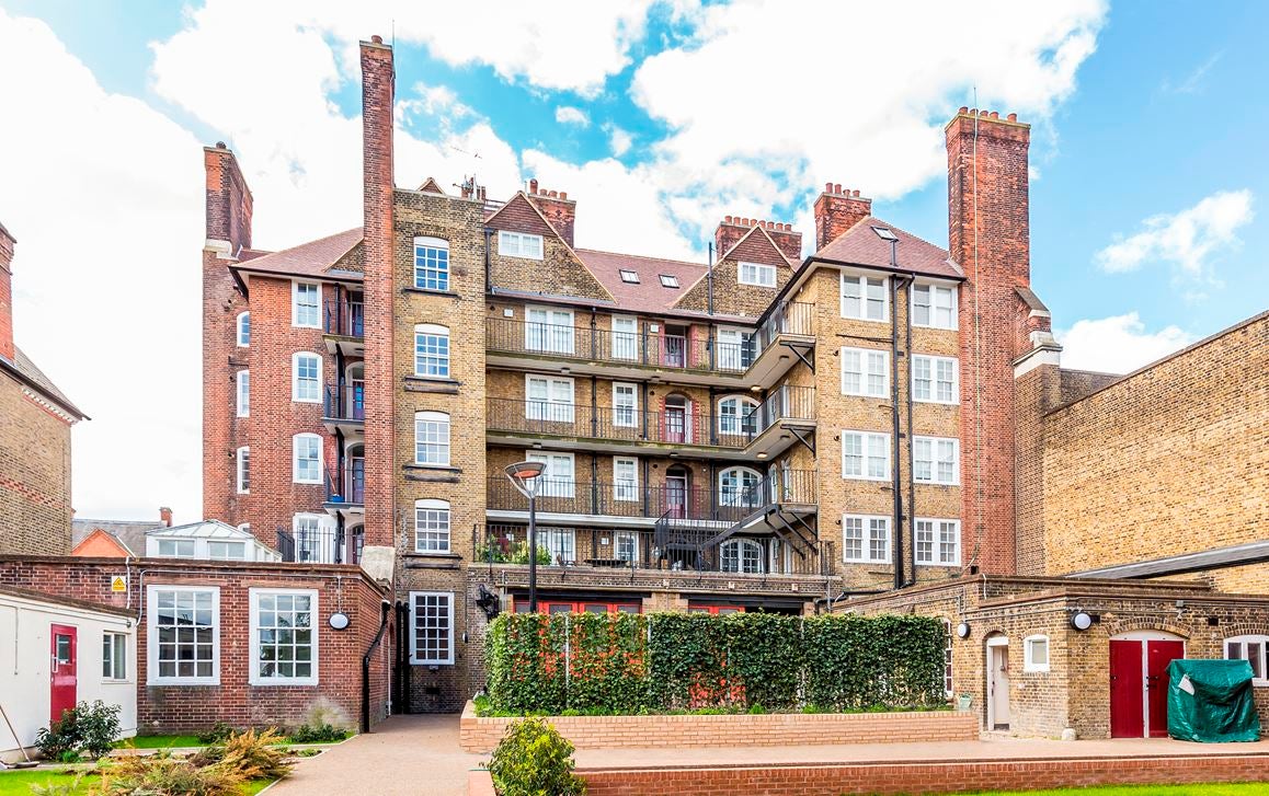 Flat Norwood Road in Greater London
