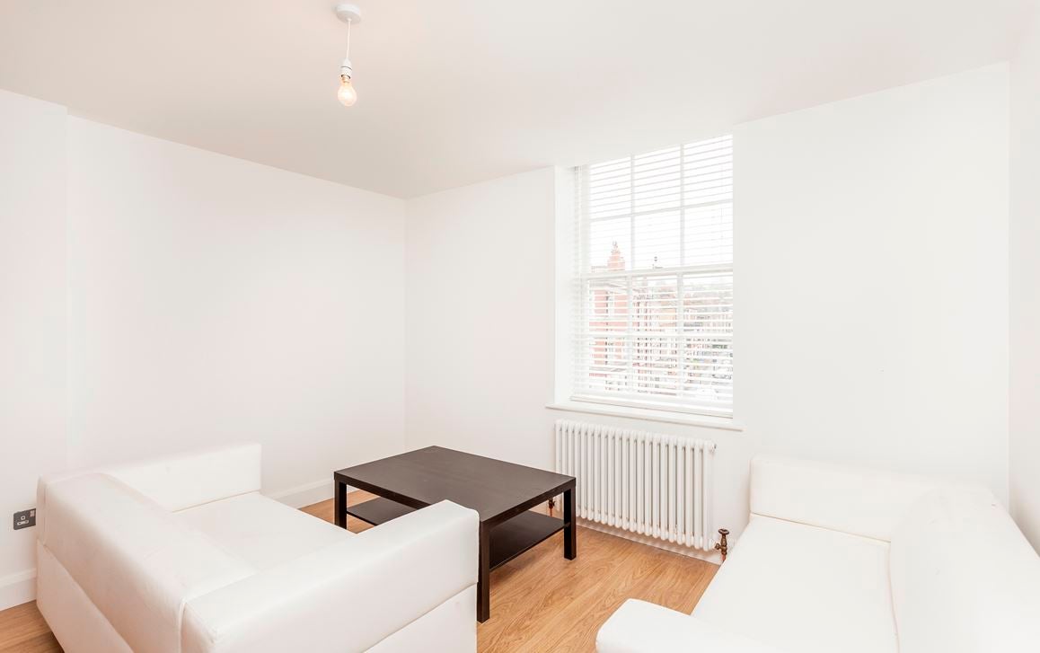 Flat Norwood Road in Greater London