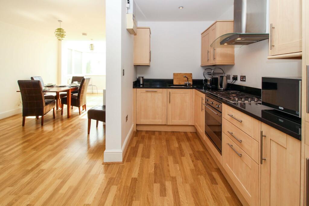 Flat Warwick Place in Royal Leamington Spa