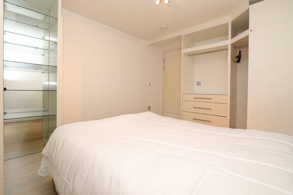 Room Globe Road in Greater London