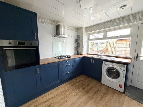 House Woodend Walk in Armadale
