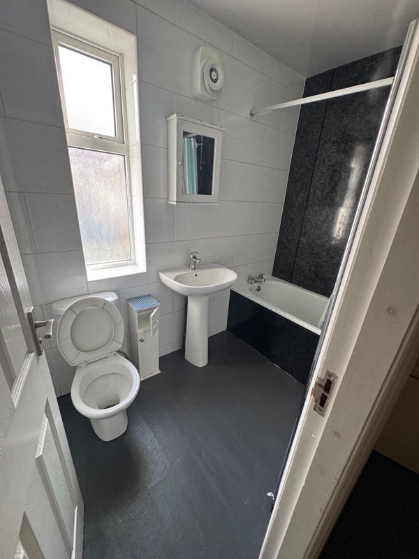Room Osborne Road in Newcastle upon Tyne