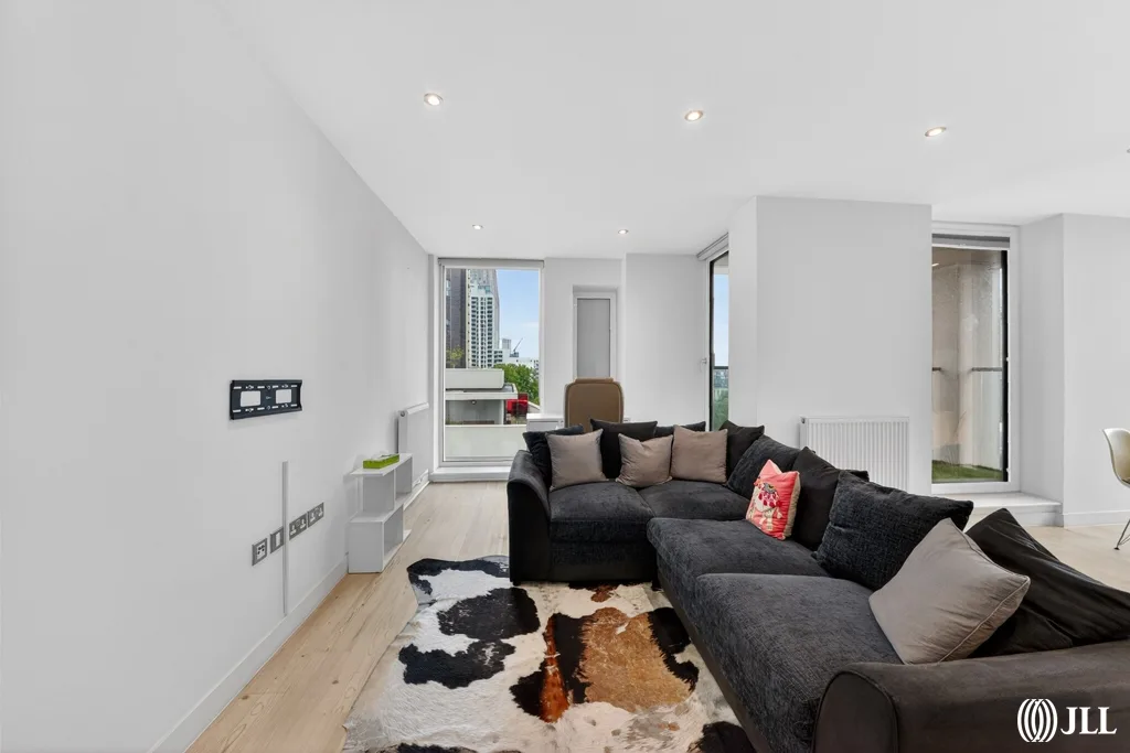 Flat Ward Road in Greater London