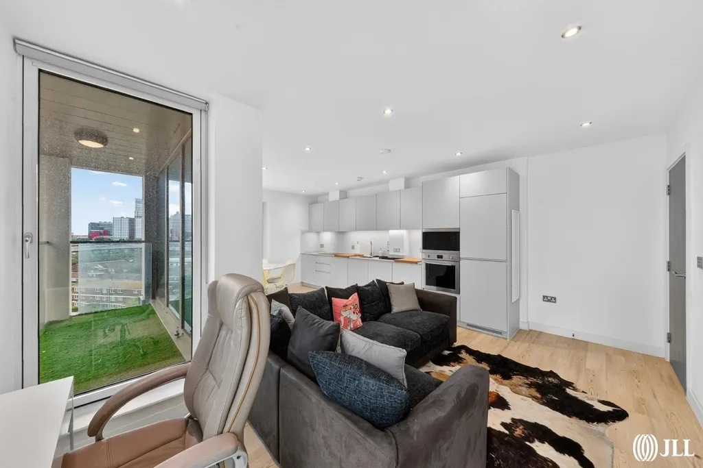 Flat Ward Road in Greater London