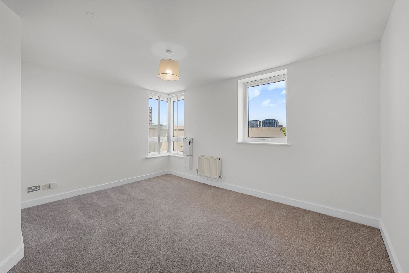 Flat Newport Avenue in Greater London