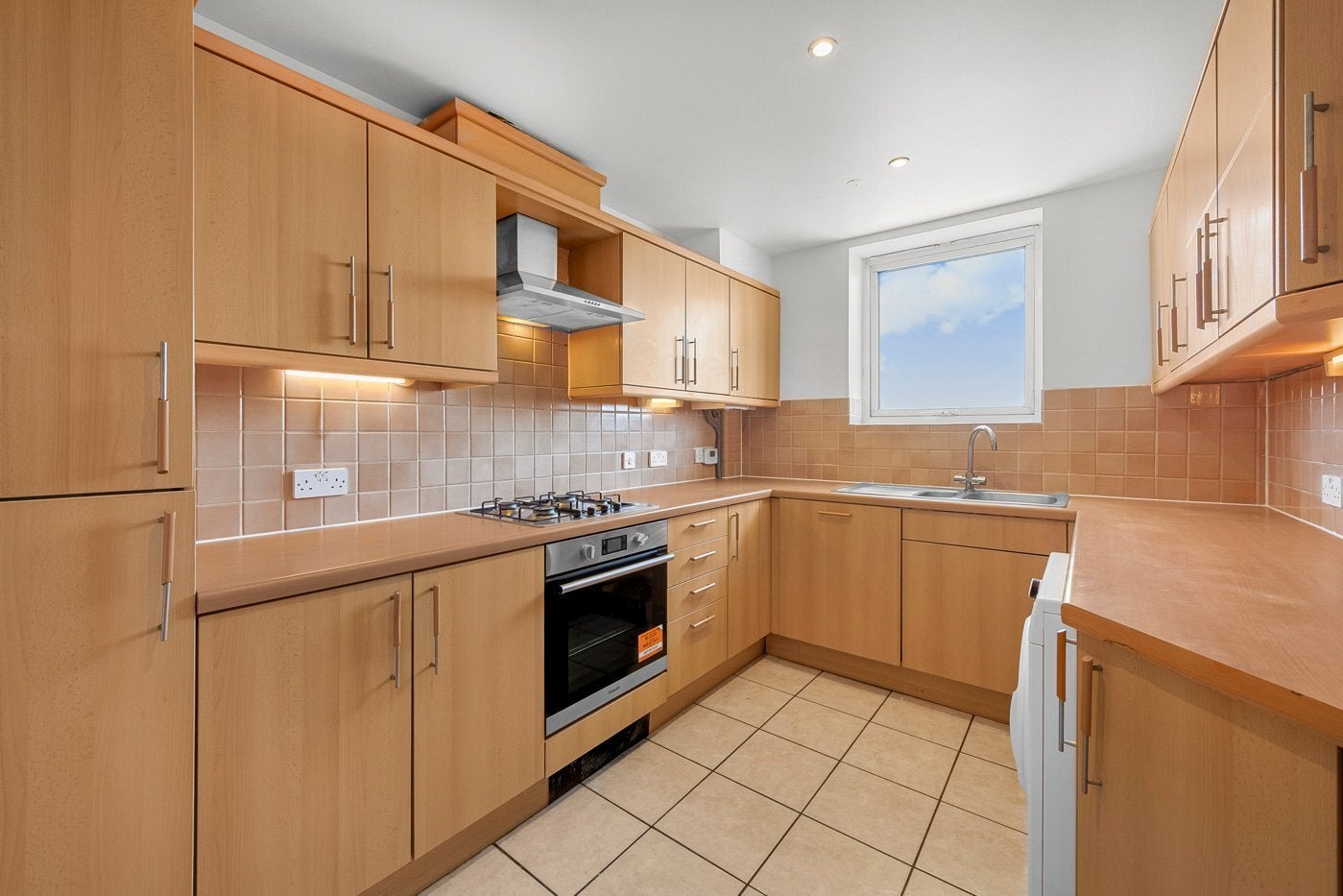 Flat Newport Avenue in Greater London