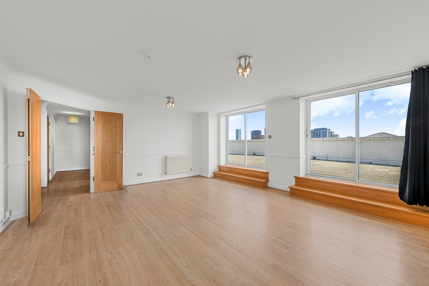 Flat Newport Avenue in Greater London