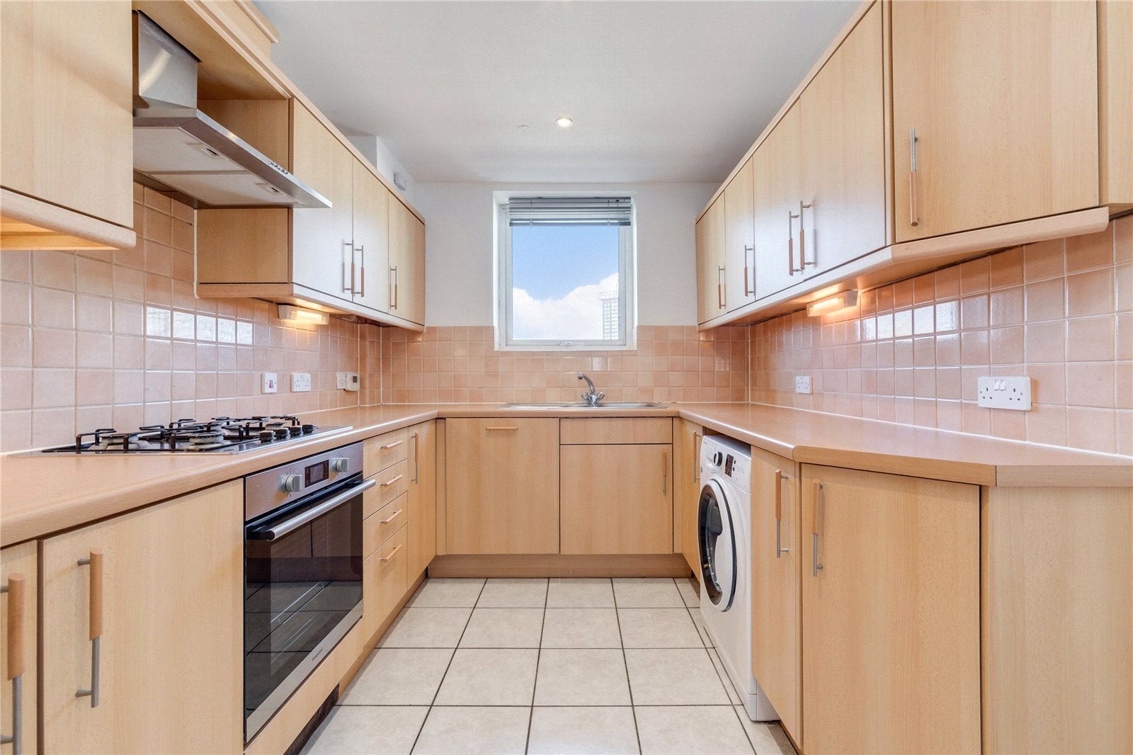 Flat Newport Avenue in Greater London