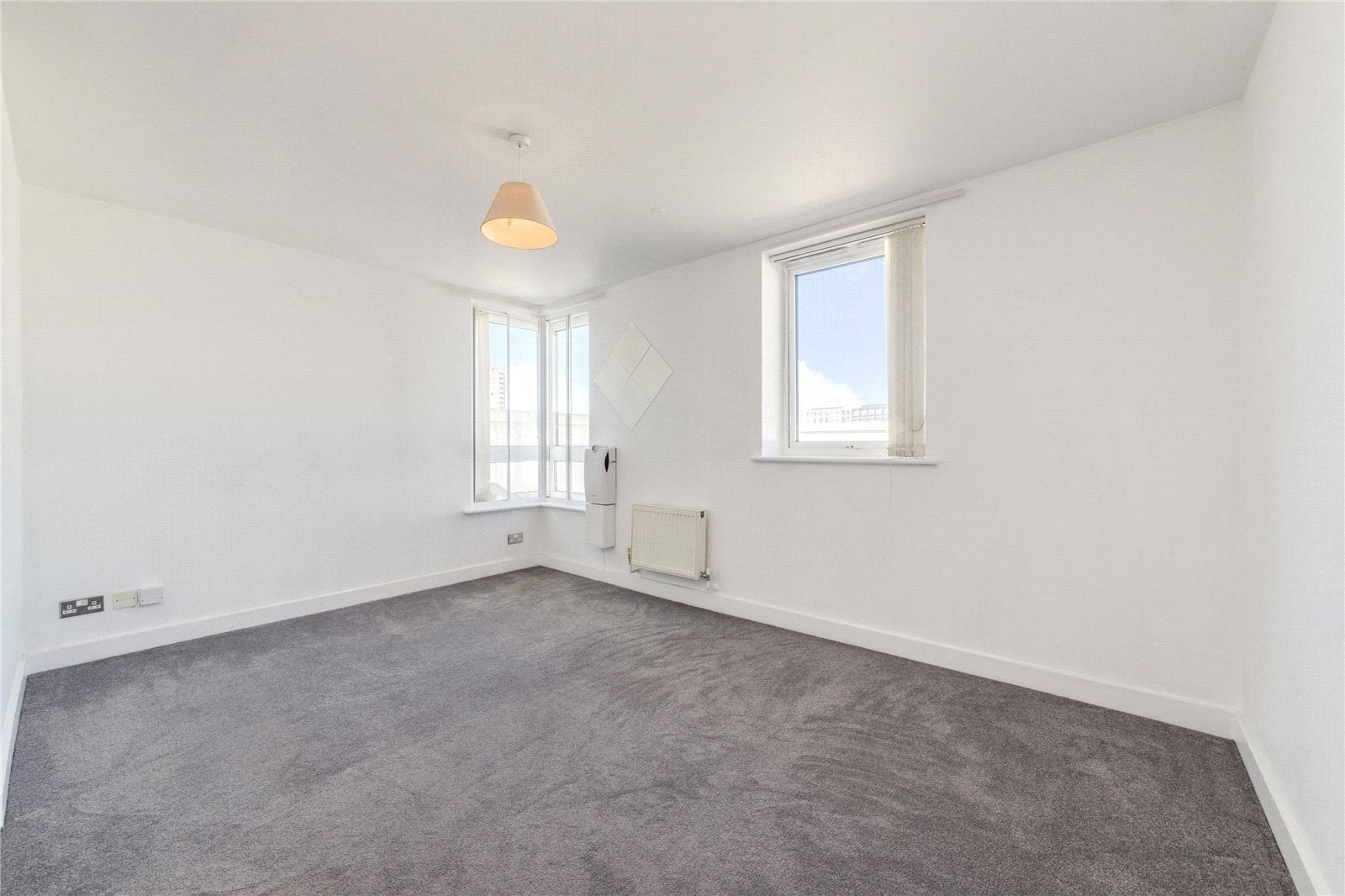 Flat Newport Avenue in Greater London
