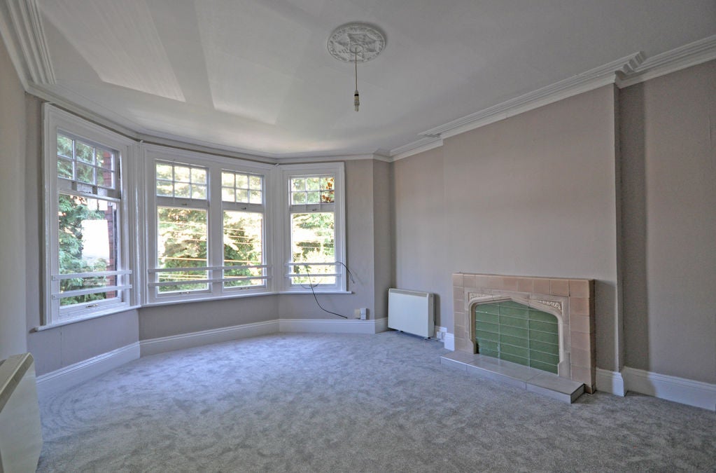 Flat Oakfield Road in Newport