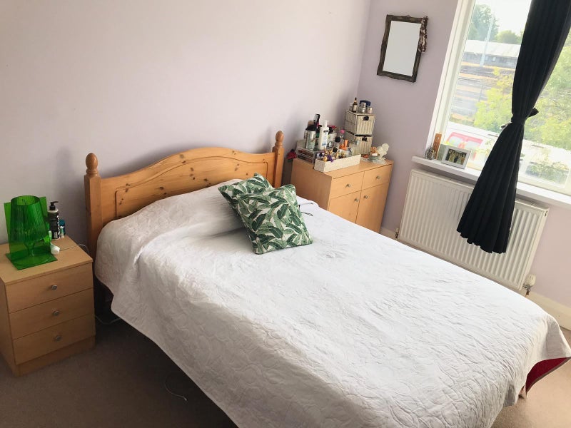 Room Burnham Way in Greater London