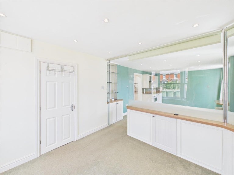 Flat Pershore Road in Wychavon