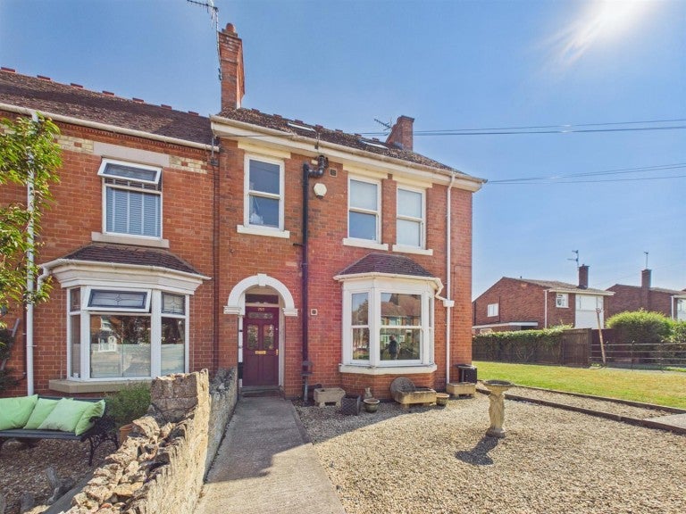 Flat Pershore Road in Wychavon