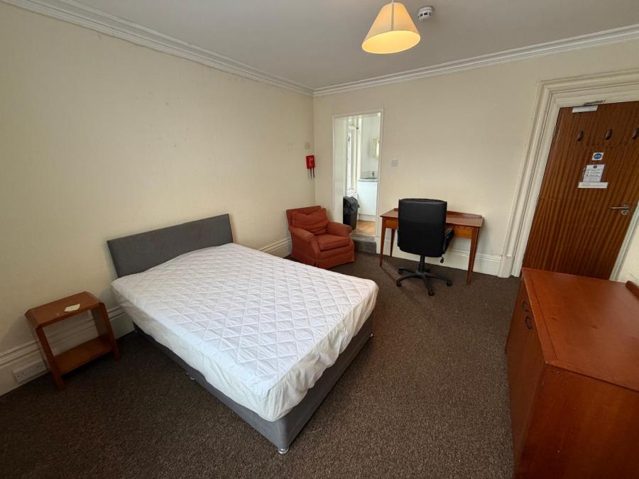 Room Carholme Road in Lincoln