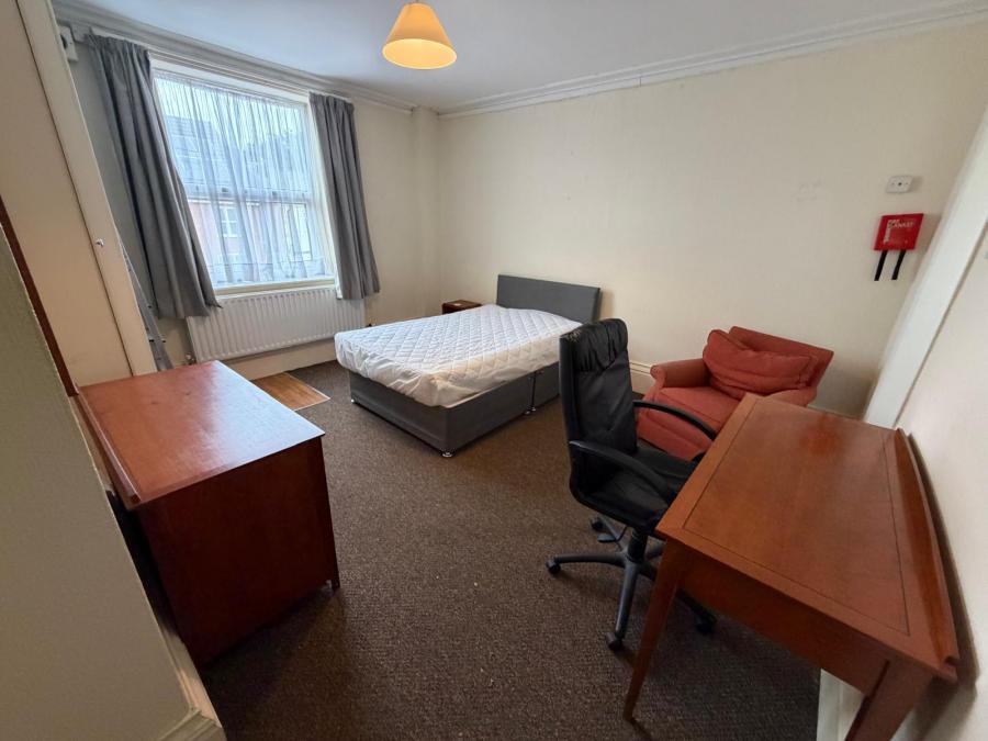 Room Carholme Road in Lincoln