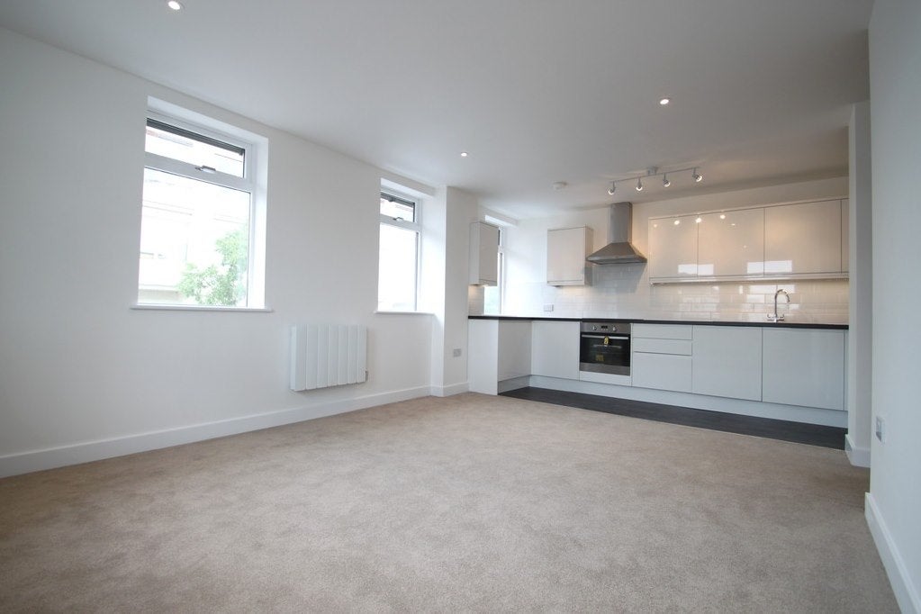 Flat Beresford Road in Greater London