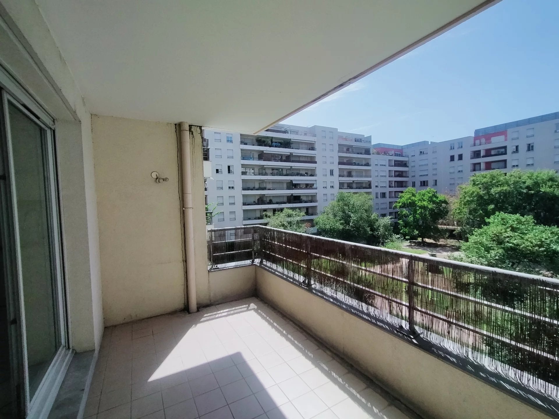 Flat Rue Charlie Chaplin in Villeurbanne
