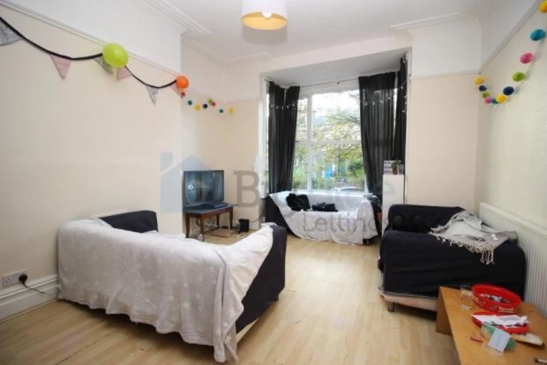 Flat Brudenell Road in Leeds