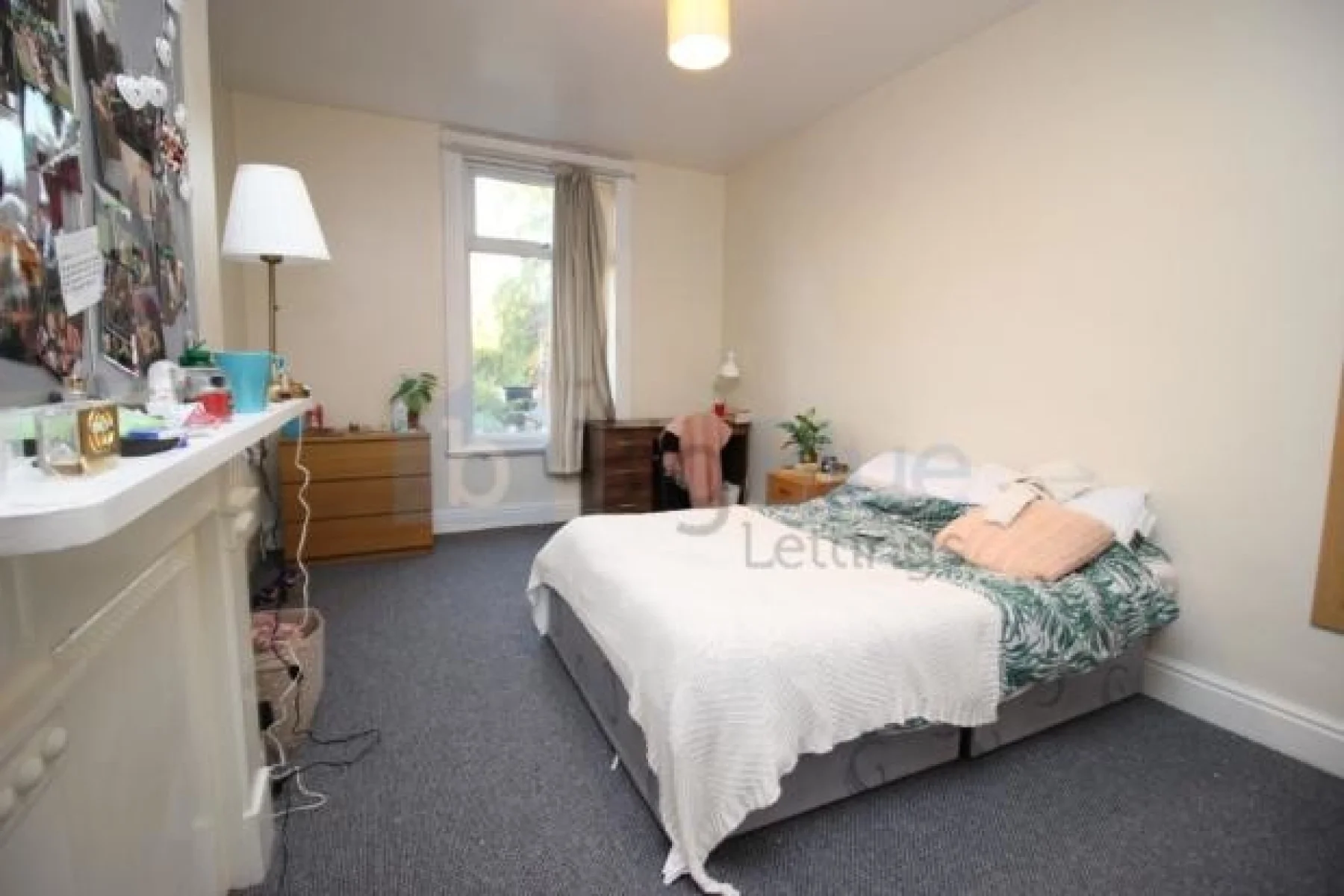 Flat Brudenell Road in Leeds