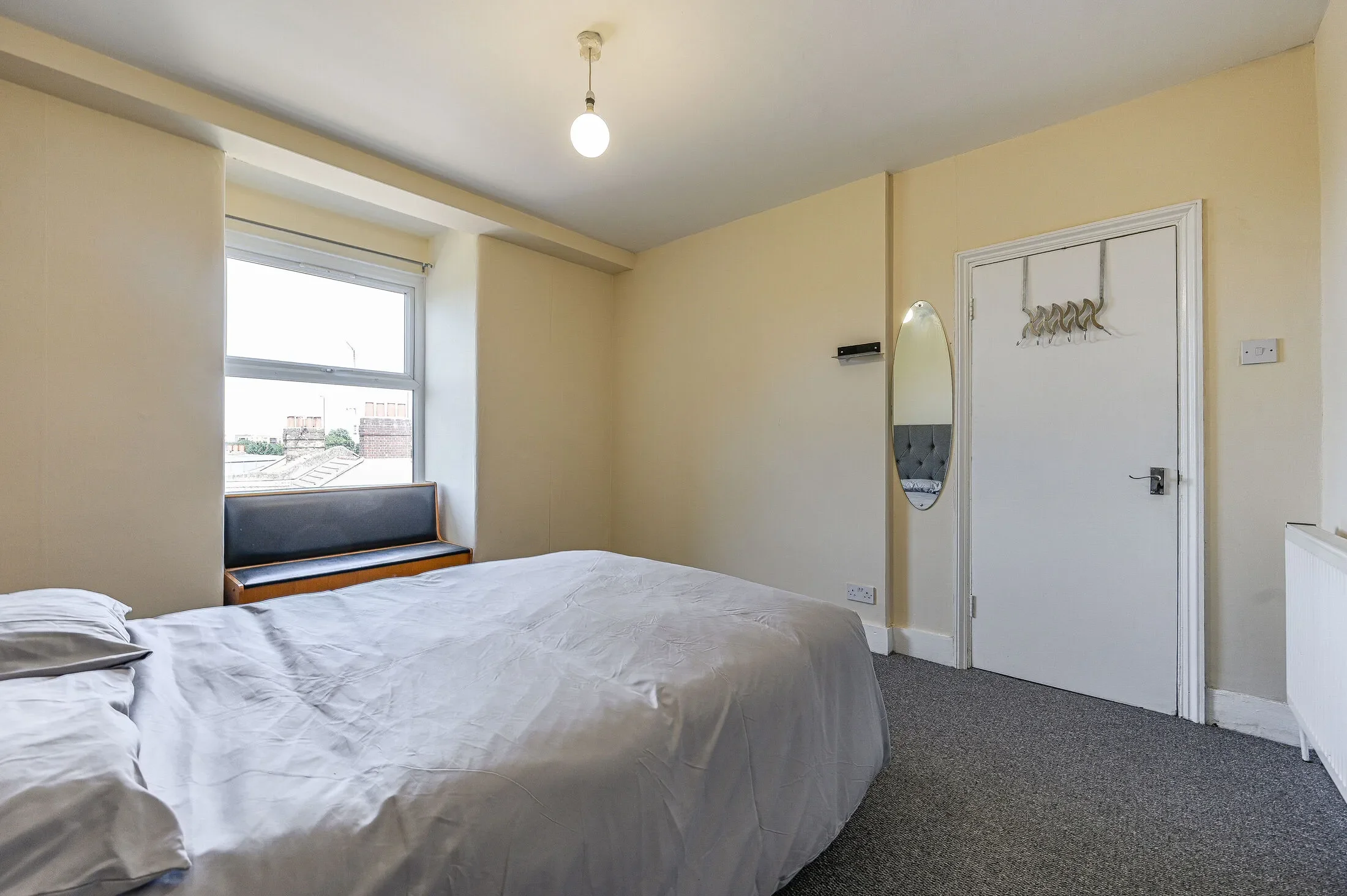 Flat Bramshot Avenue in Greater London