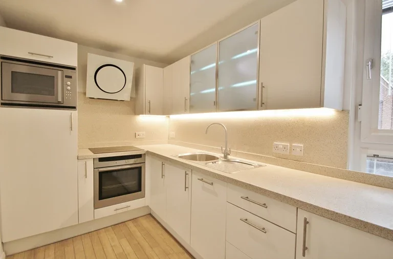 Flat Hammersmith Road in Greater London
