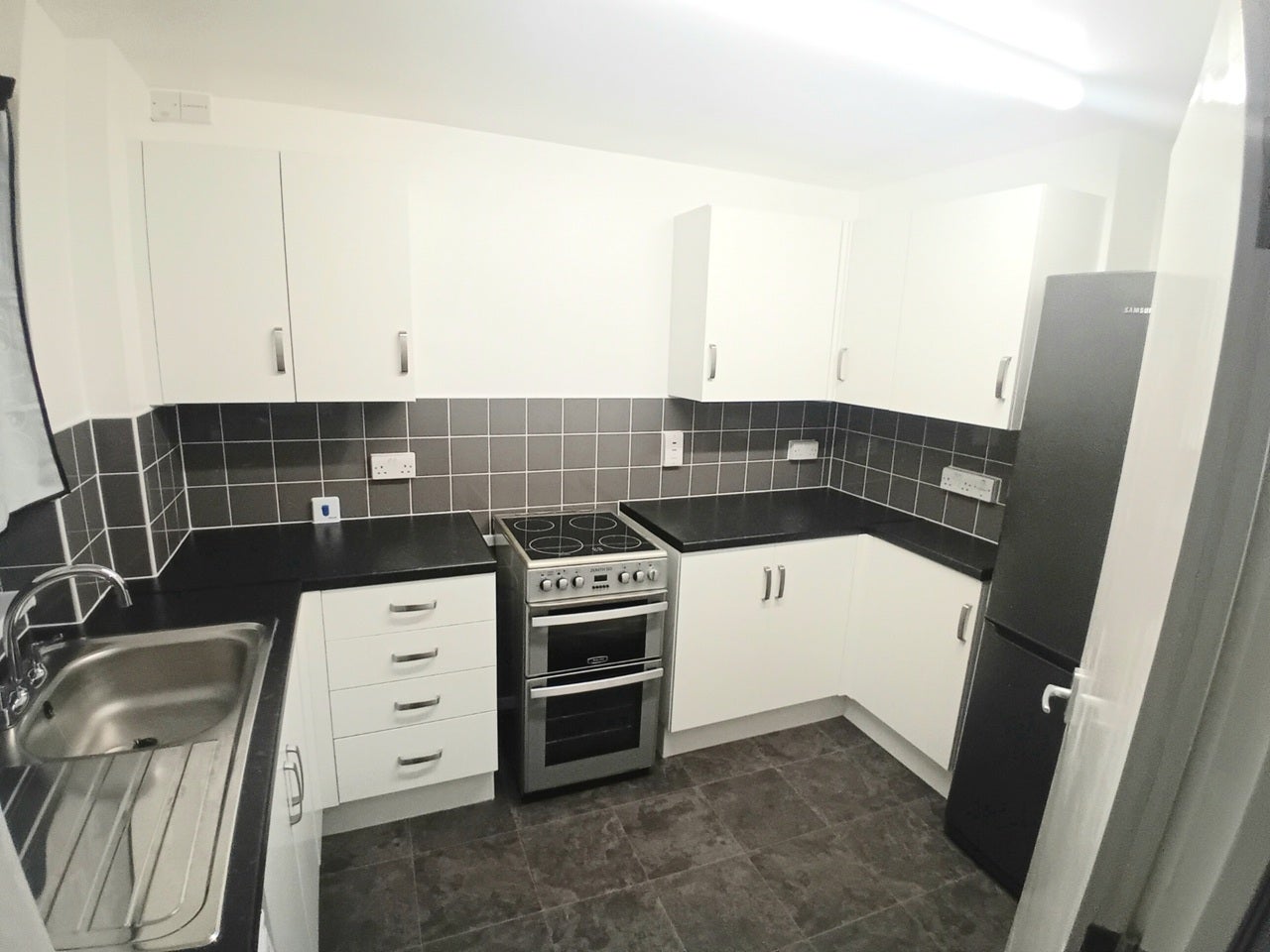 Flat Evelina Road in Greater London