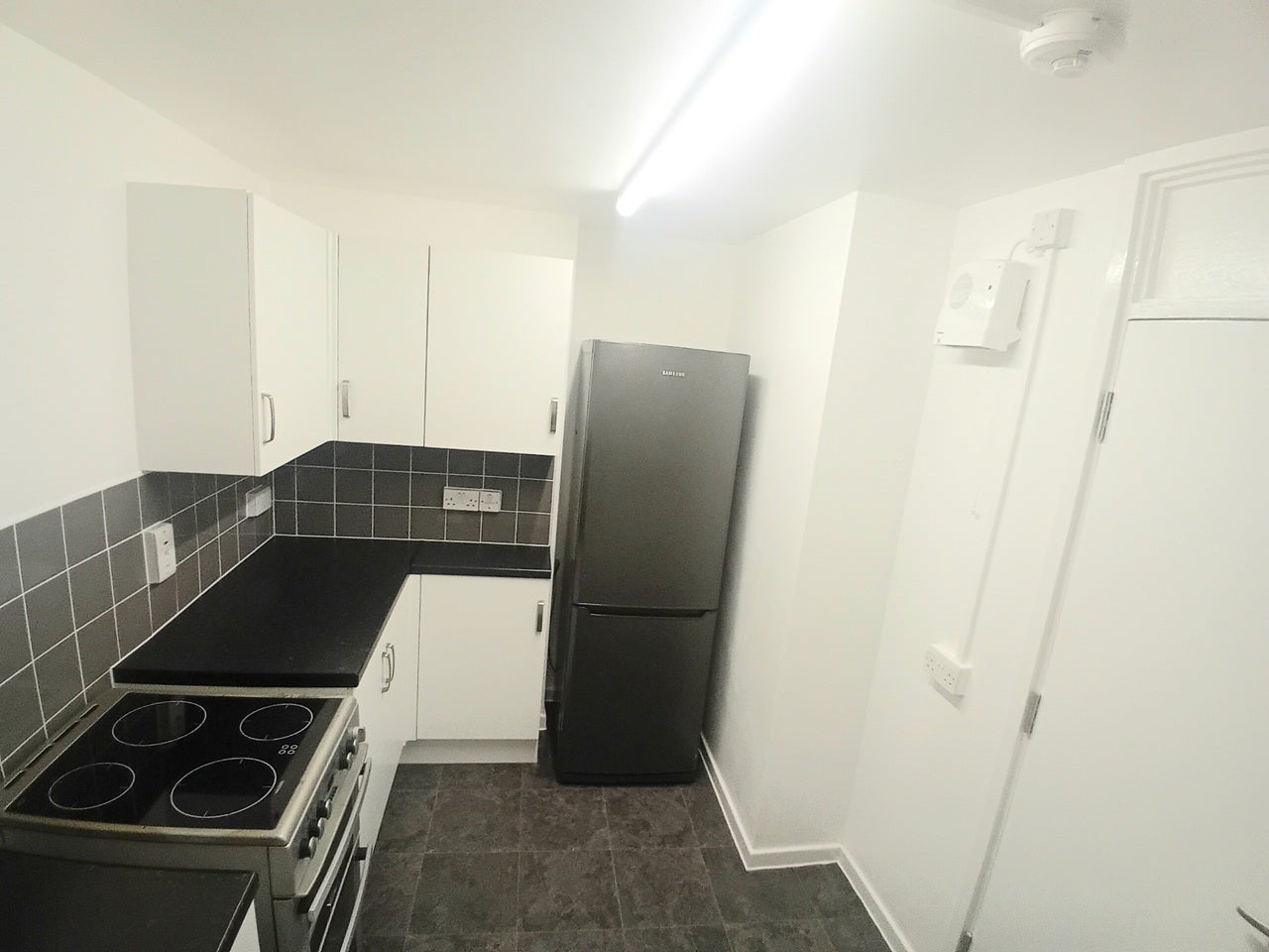 Flat Evelina Road in Greater London