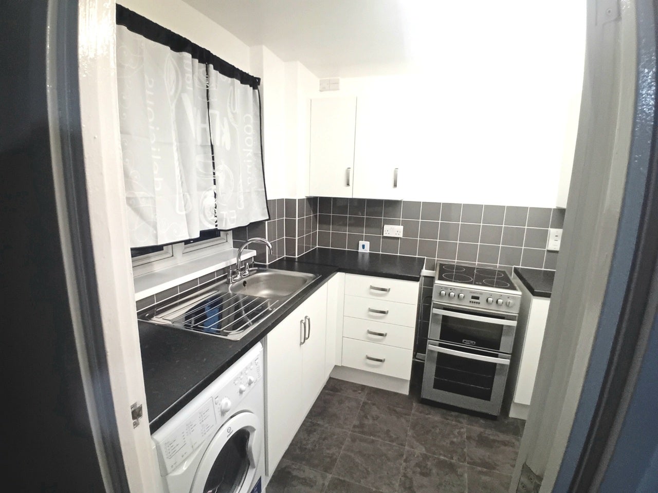 Flat Evelina Road in Greater London