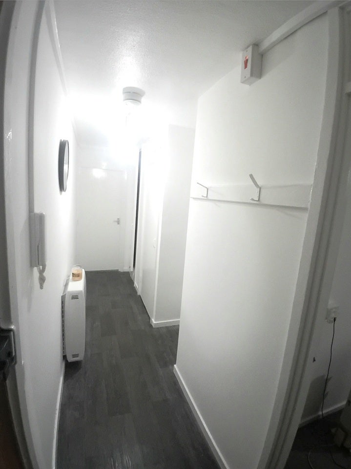Flat Evelina Road in Greater London