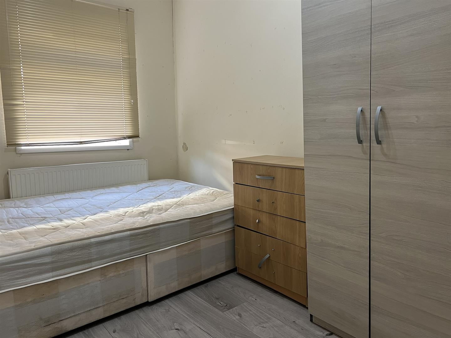 Flat Great North Way in Greater London