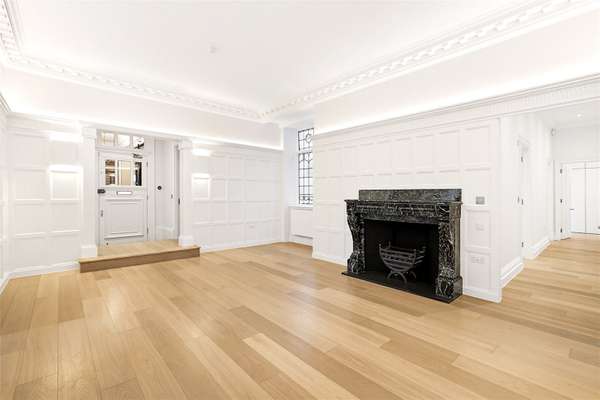Flat Sloane Square in Greater London