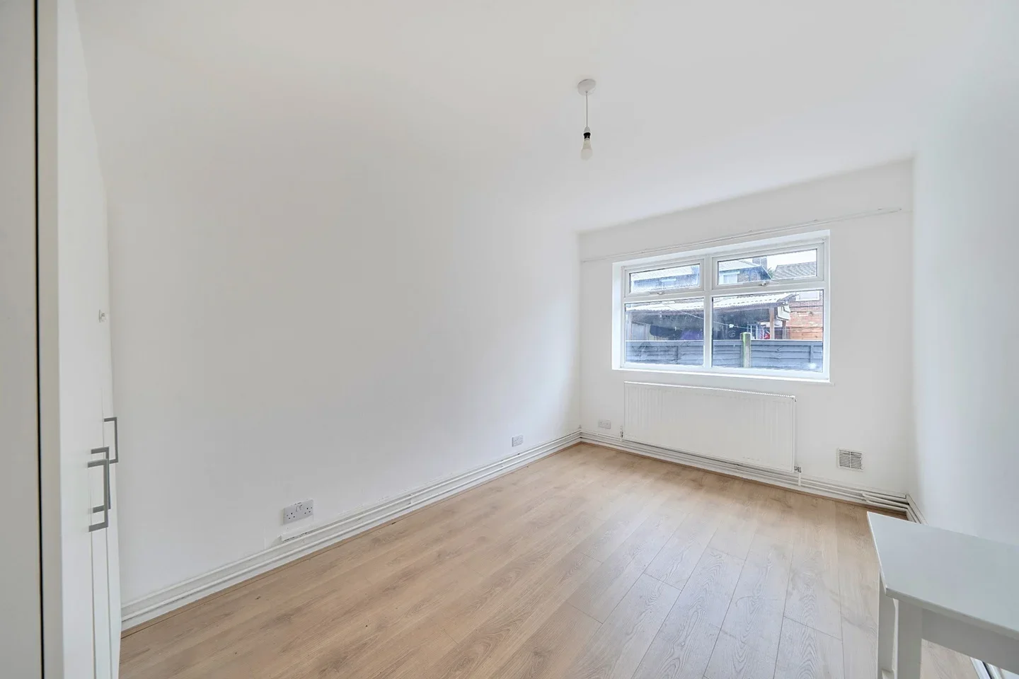 Flat Hampden Lane in Greater London