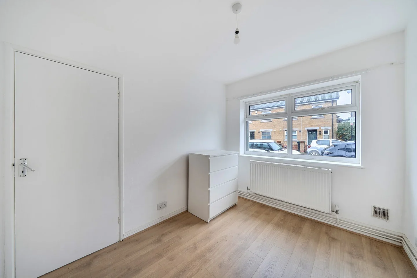Flat Hampden Lane in Greater London