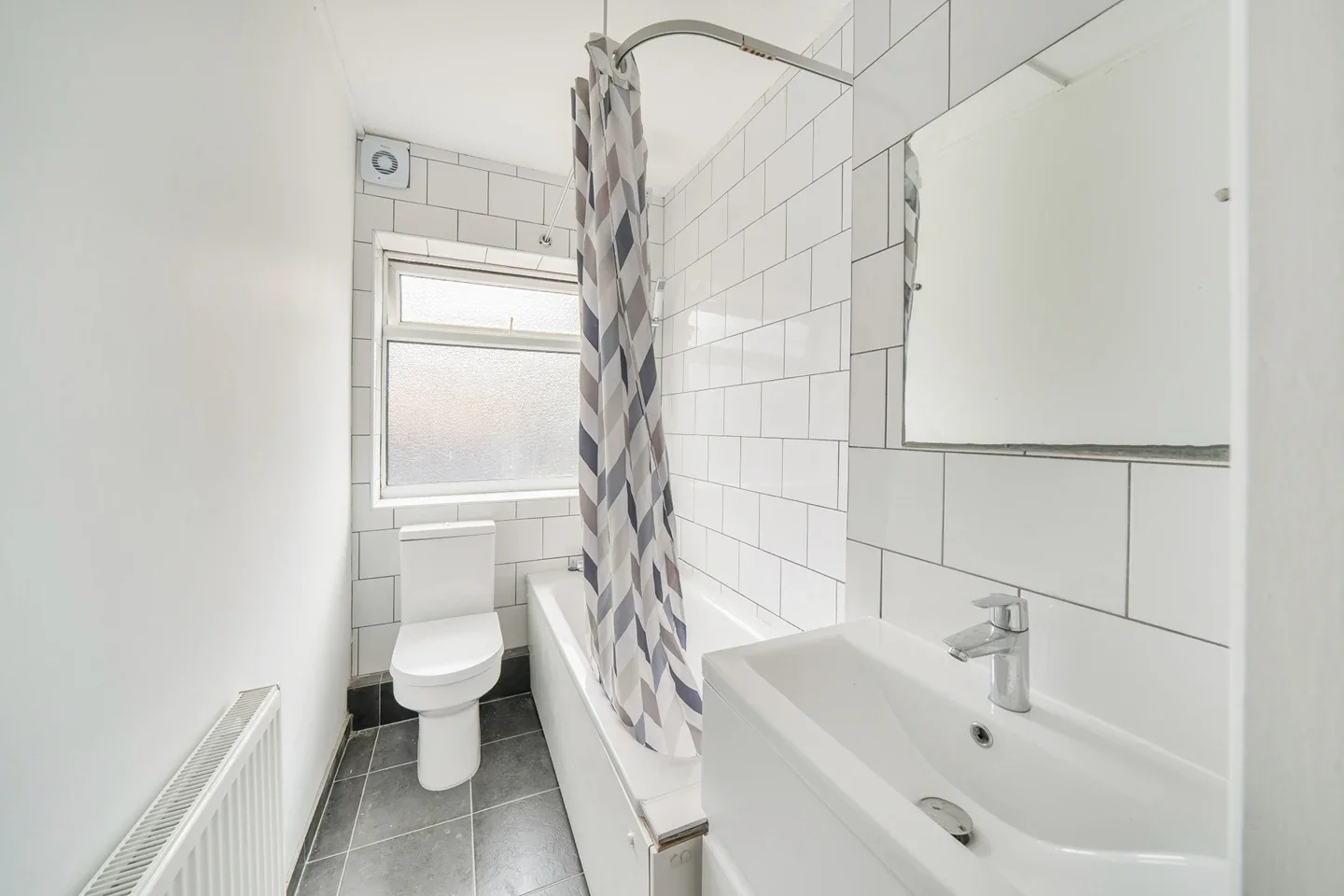Flat Hampden Lane in Greater London