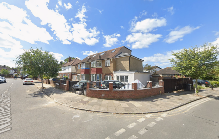 Flat Nutfield Gardens in Greater London