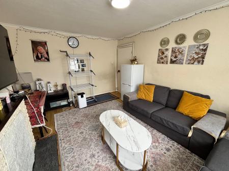 Flat Saint Davids Close in Greater London