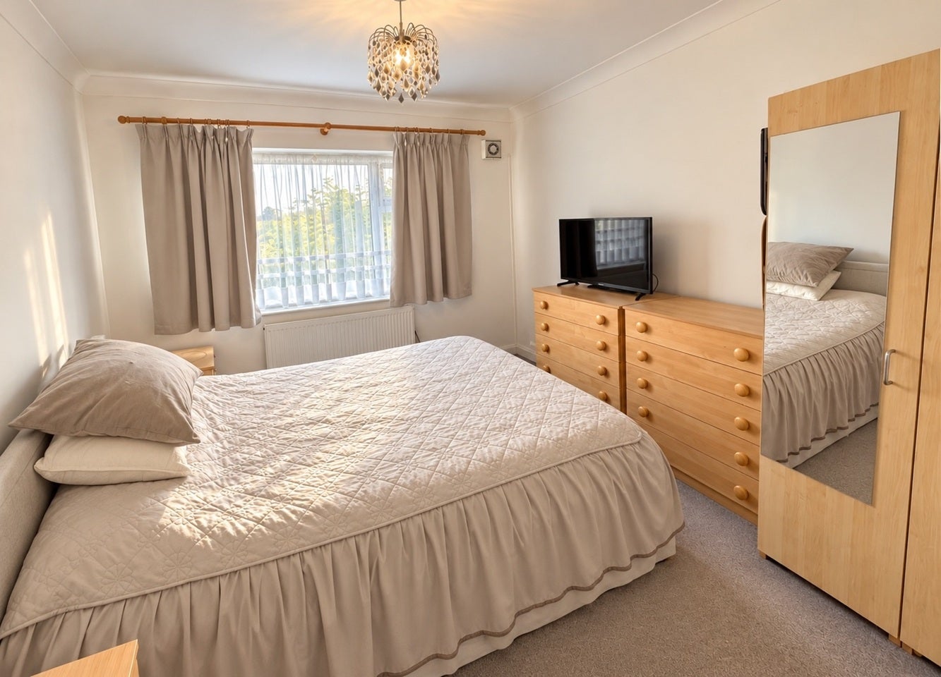 Flat Glebe Court in Greater London