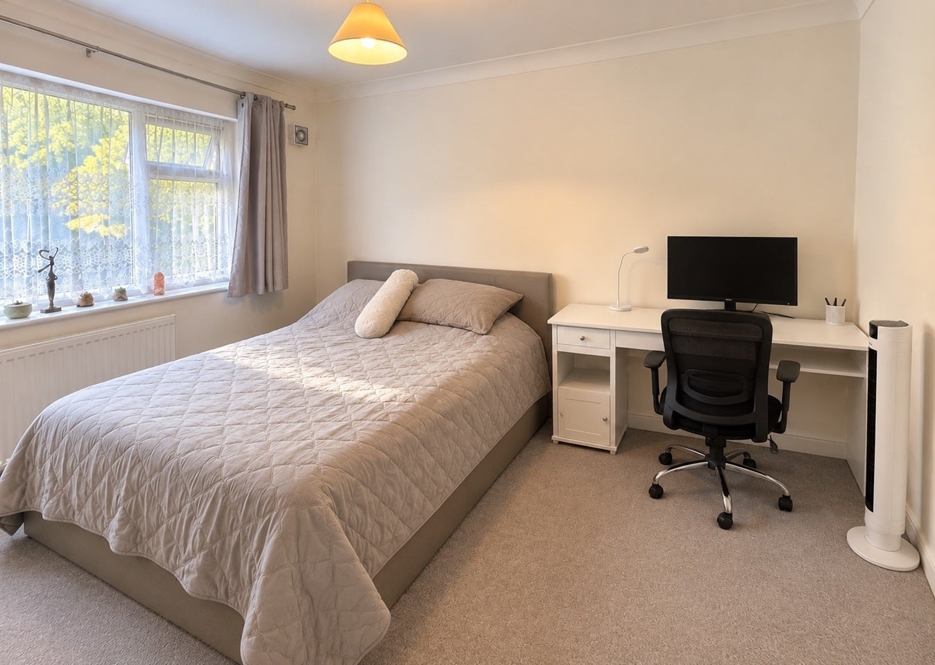 Flat Glebe Court in Greater London