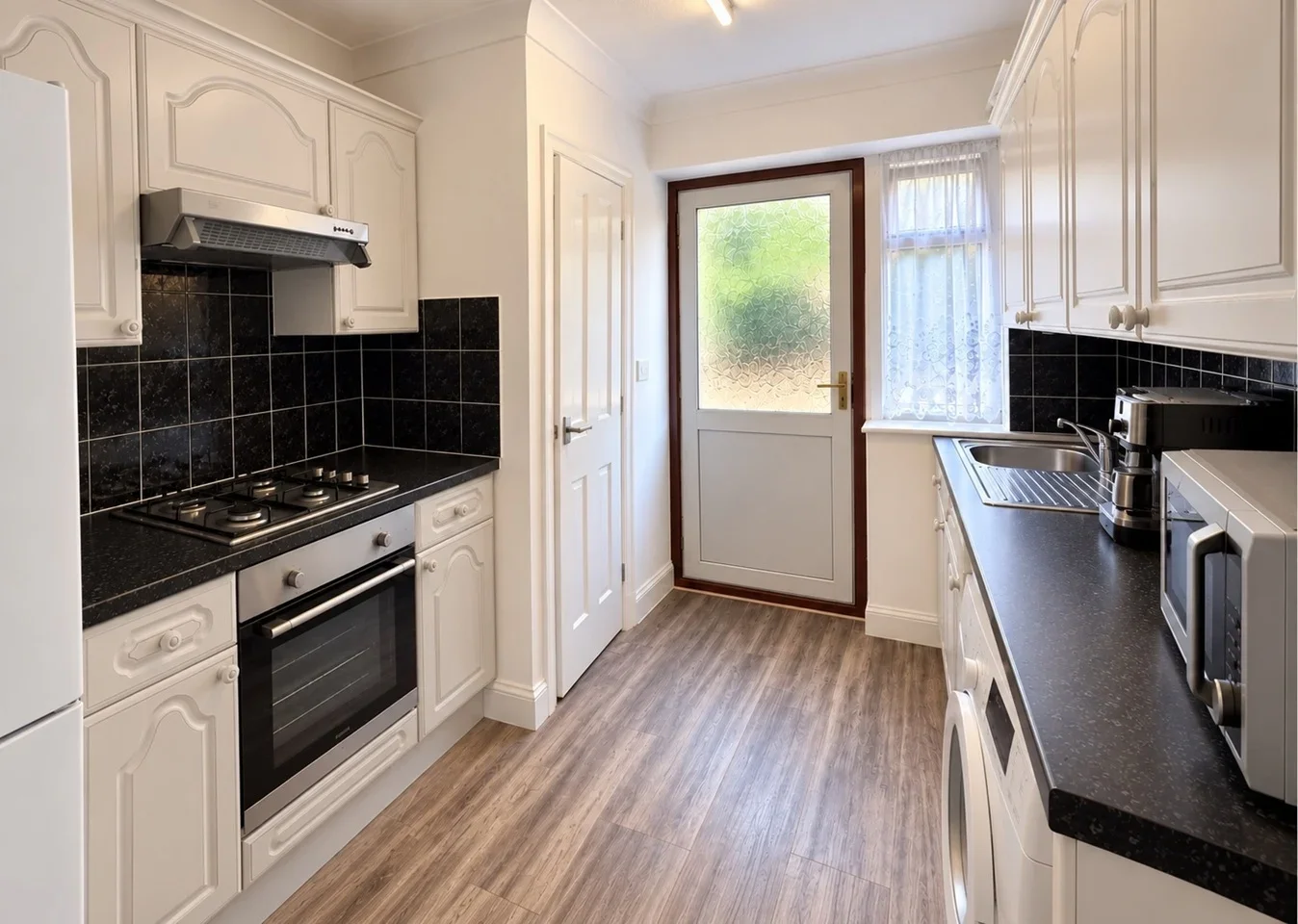 Flat Glebe Court in Greater London