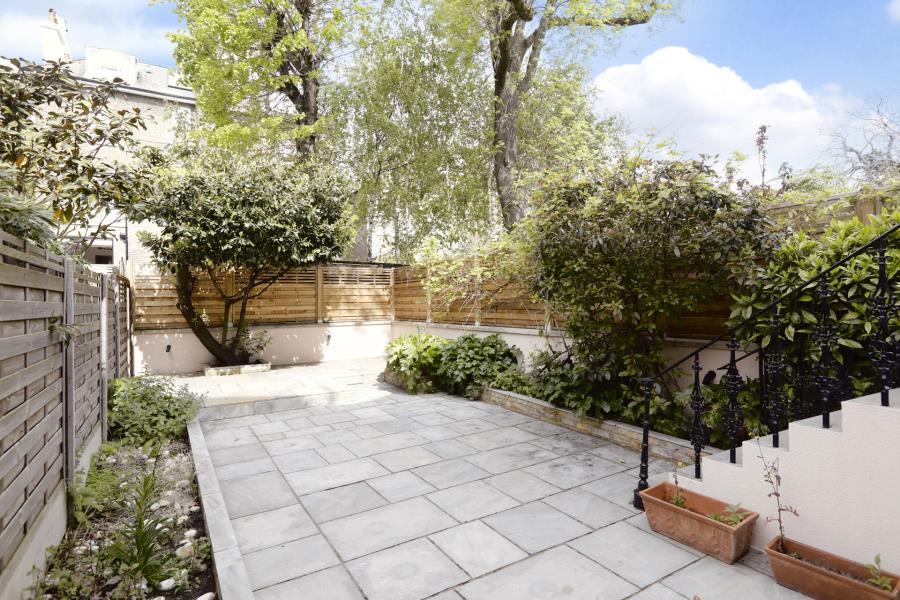 House Cathcart Road in Greater London