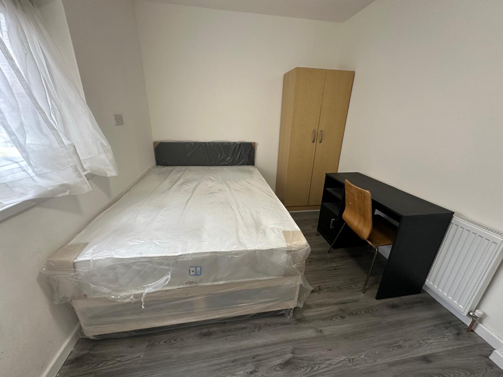Room Barking Road in Greater London