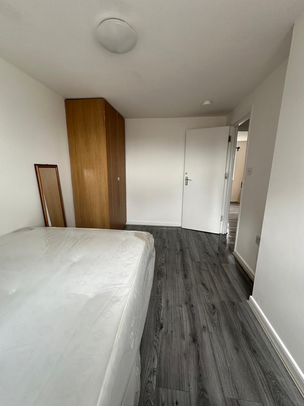 Room Barking Road in Greater London